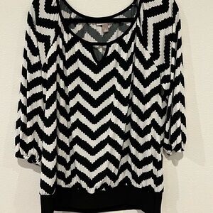 Black and White Chevron Women's Top
